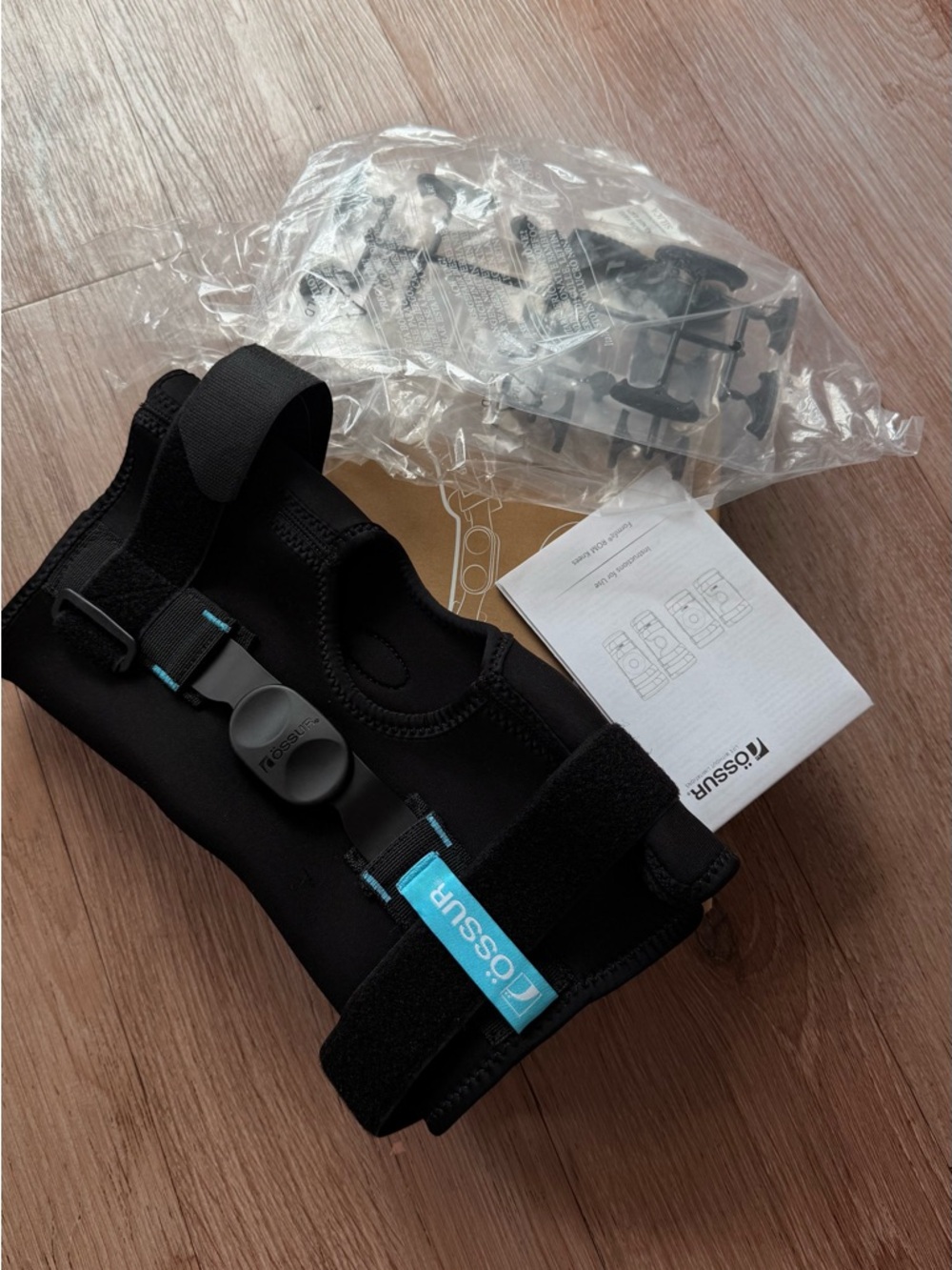 Össur Formfit Knee Braces in Black